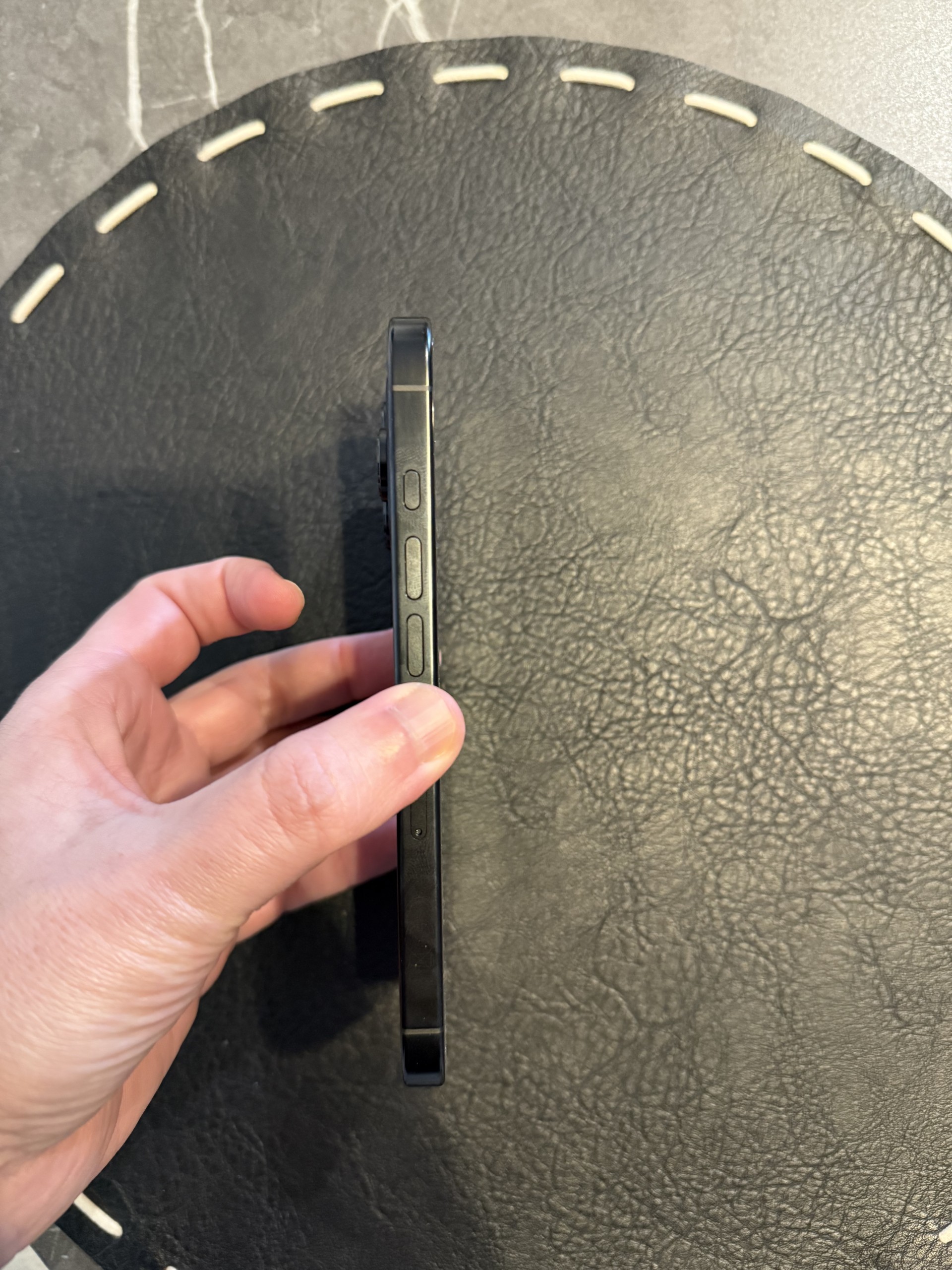 Apple iPhone 16 Pro 128GB Black Titanium