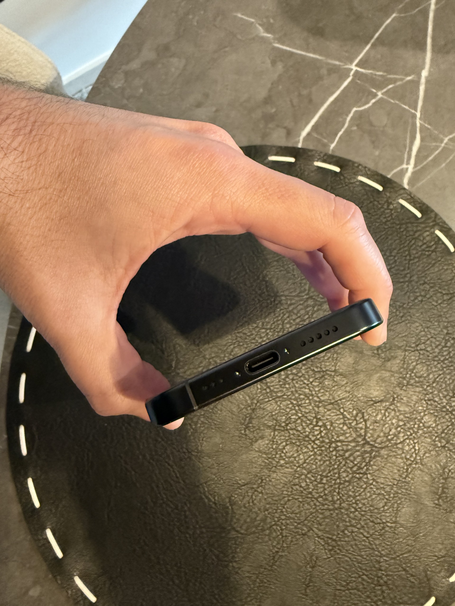 Apple iPhone 16 Pro 128GB Black Titanium